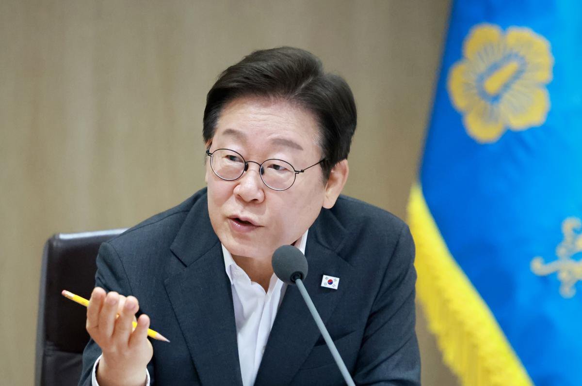 이재명 대통령이 29일 서울 용산 대통령실 청사에서 열린 국무회의에서 참석자들과 중대재해 반복 발생 근절 대책 관련 토론을 하고 있다. 2025.07.29 대통령실통신사진기자단