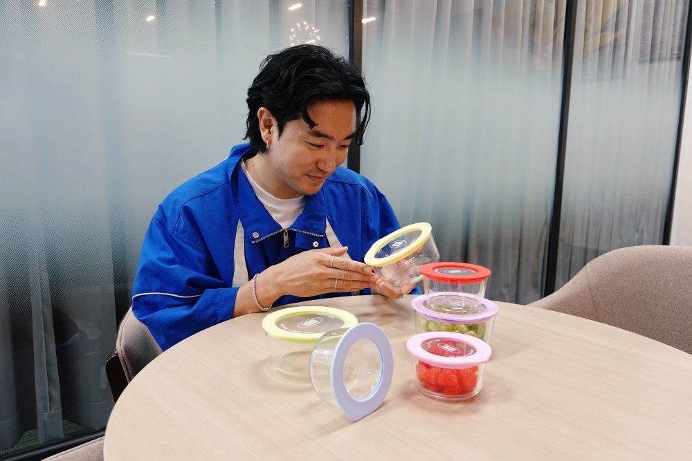 성원중 리빙크리에이터 대표가 새롭게 출시한 동그락을 소개하고 있다 / 출처=IT동아