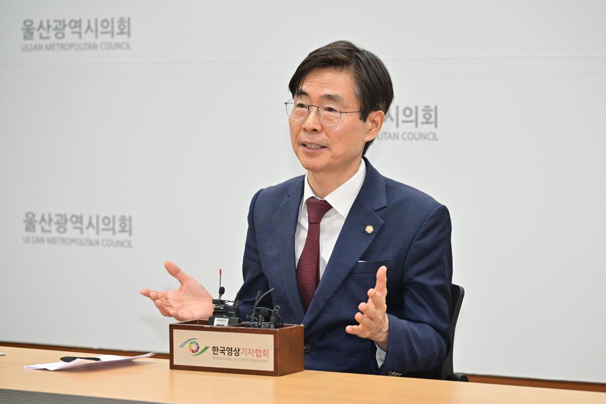 국민의힘 당대표 후보인 조경태 의원이 7일 울산시의회를 방문한 자리에서 출입 기자단과 질의응답을 나누고 있다. (울산시의회 제공. 재판매 및 DB금지) 2025.8.7/뉴스1 ⓒ News1 김세은 기자