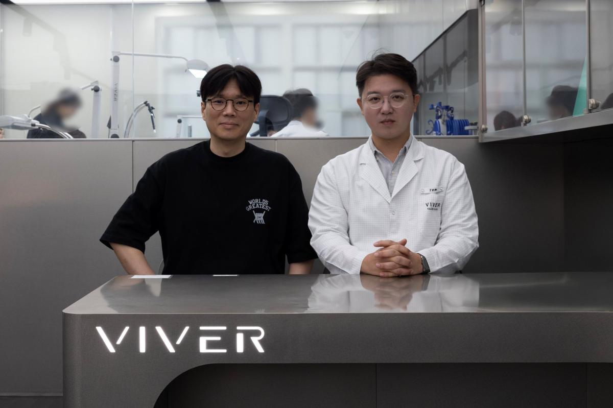 박종호 바이버 엔지니어 총괄(우)과 이원세 바이버 개발 총괄(좌) / 출처=바이버