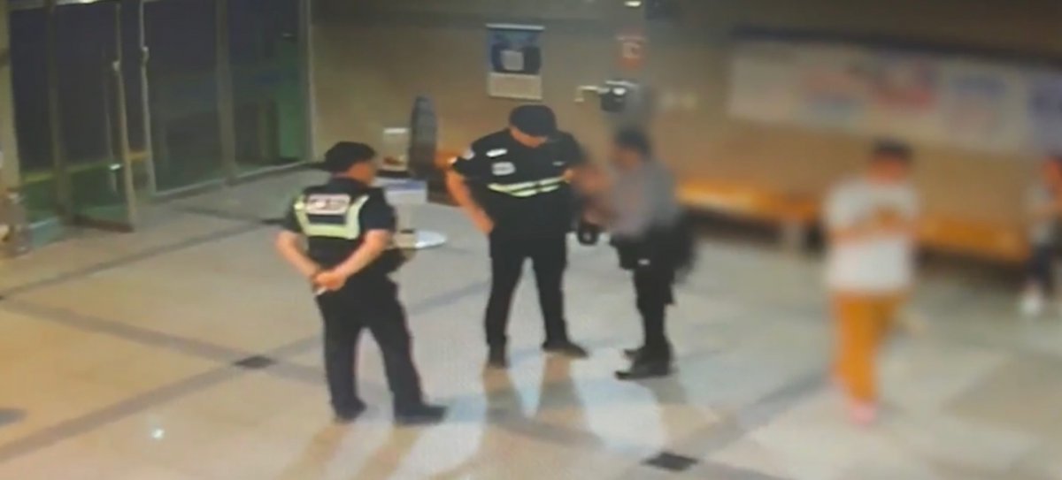 가짜 경찰 복장·장비 착용하고 돌아다닌 50대. (사진=경기북부경찰청)