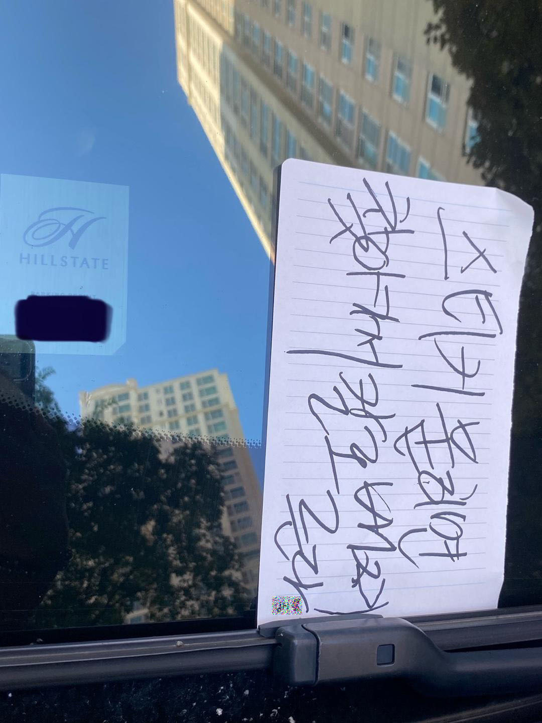 광주 서구 화정동 한 아파트에 주차된 차량에서 발견된 쪽지. (온라인 커뮤니티 캡처) 2025.8.11/뉴스1