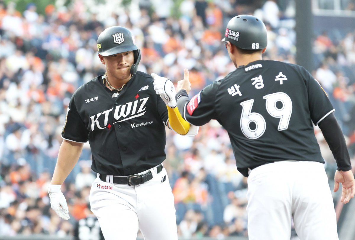 KT 위즈 안현민(왼쪽). 2025.6.5 뉴스1