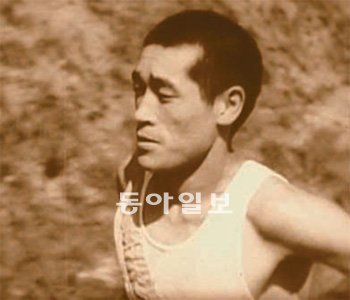 故 손기정 선수가 1936년 8월 9일 베를린 올림픽 마라톤에서 뛰고 있다. 채널A 제공