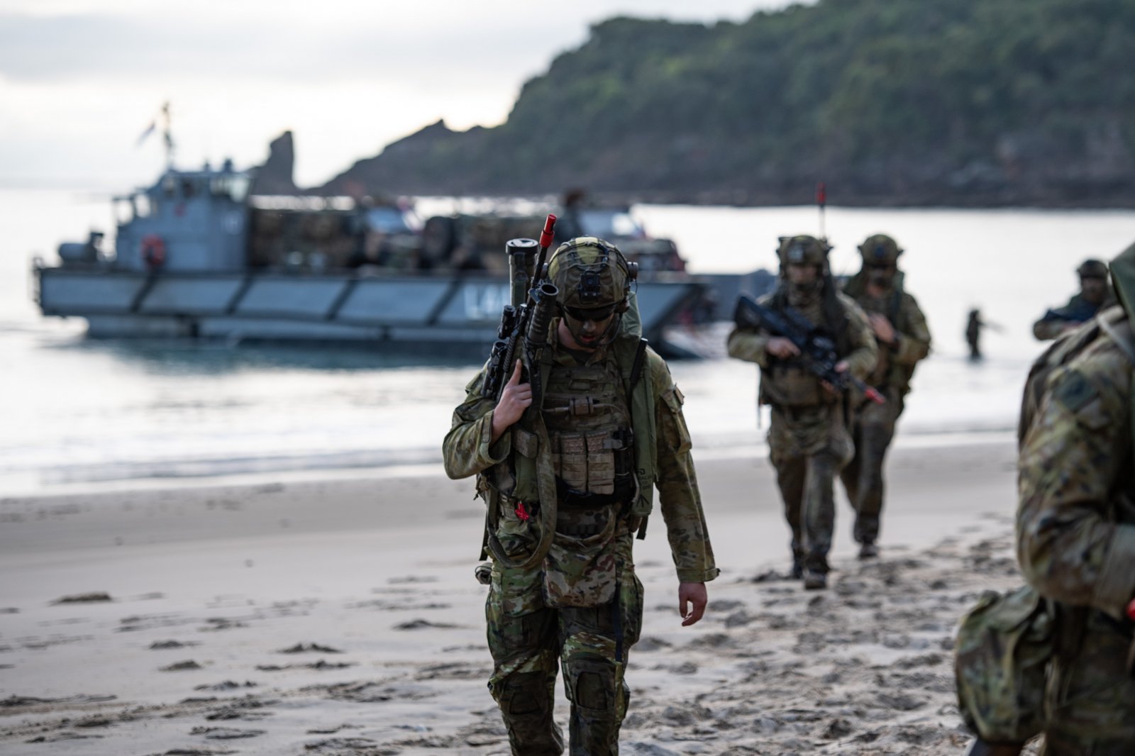 탈리스만세이버 훈련 간 호주 상륙군이 호주군 LCM을 이용해 해안에 상륙하고 있다. 2025.7.28. 해병대사령부 제공.