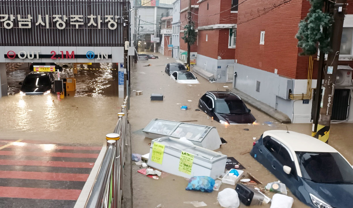 인천지역에 집중호우가 내린 13일 인천 서구 인천강남시장 주차장이 침수돼 있다. 독자 제공. 2025.8.13/뉴스1