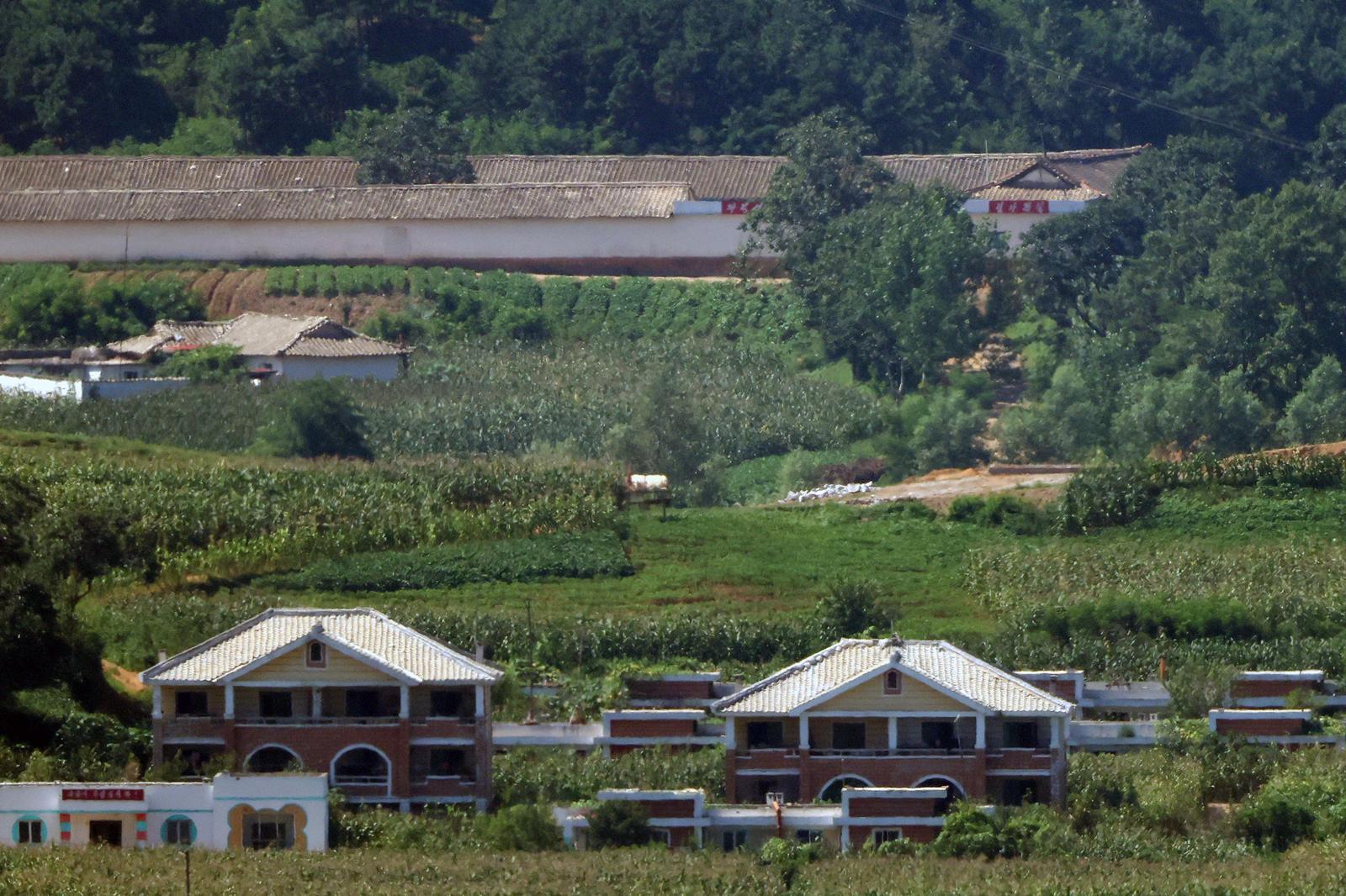 북한이 대남 확성기 철거를 시작한 것으로 확인된 10일 경기도 파주시 오두산 통일전망대에서 북한 황해북도 개풍군 일대가 보이고 있다. 2025.08.10. 뉴시스