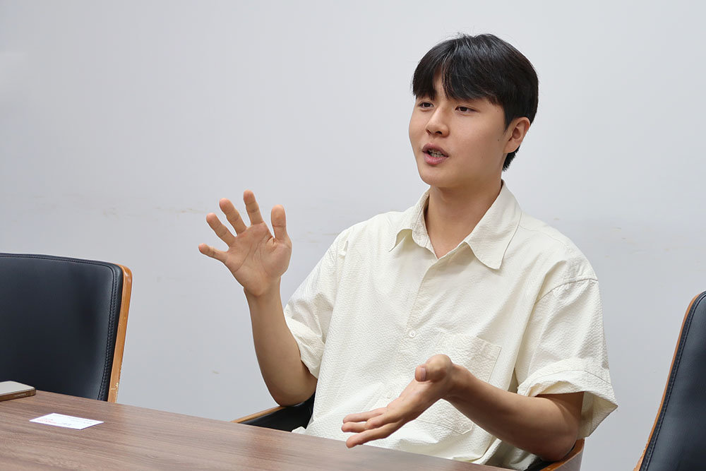 셀러비즈에 대해 설명하는 김건호 대표 / 출처=IT동아