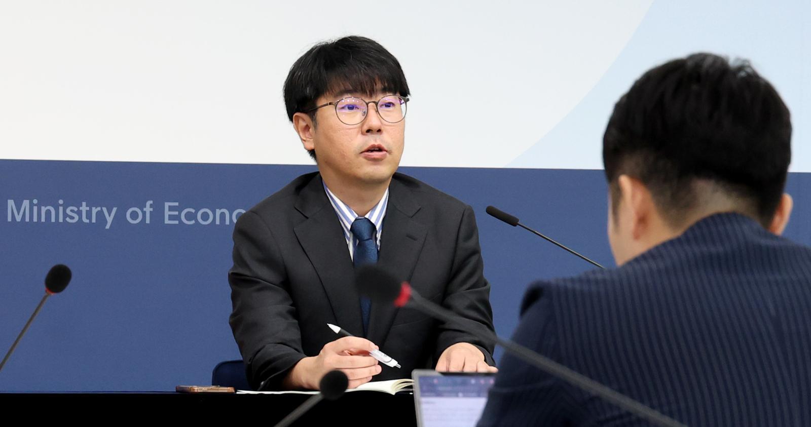 조성중 기획재정부 경제분석과장이 18일 세종시 정부세종청사에서 2025년 7월 최근 경제동향을 발표하고 있다. 2025.7.18/뉴스1