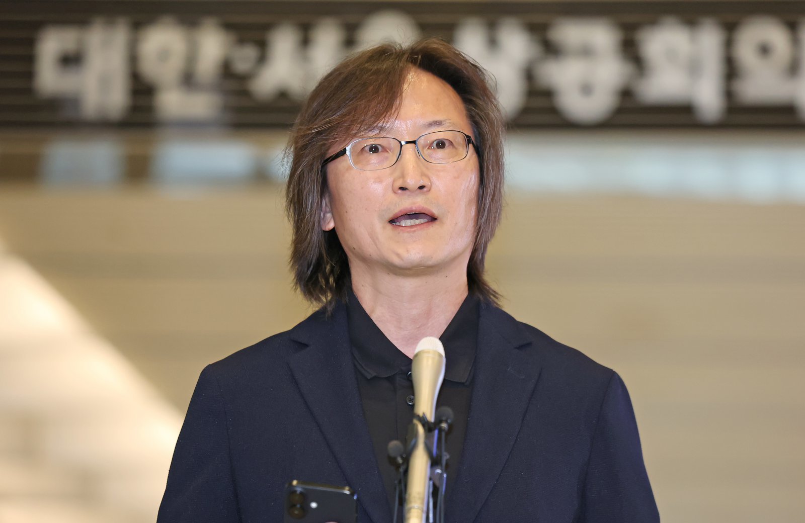 주병기 공정거래위원장 후보자가 14일 오전 서울 중구 대한상의에 마련된 인사청문회 준비 사무실에 출근하며 취재진과 질의응답을 하고 있다. 2025.8.14 뉴스1