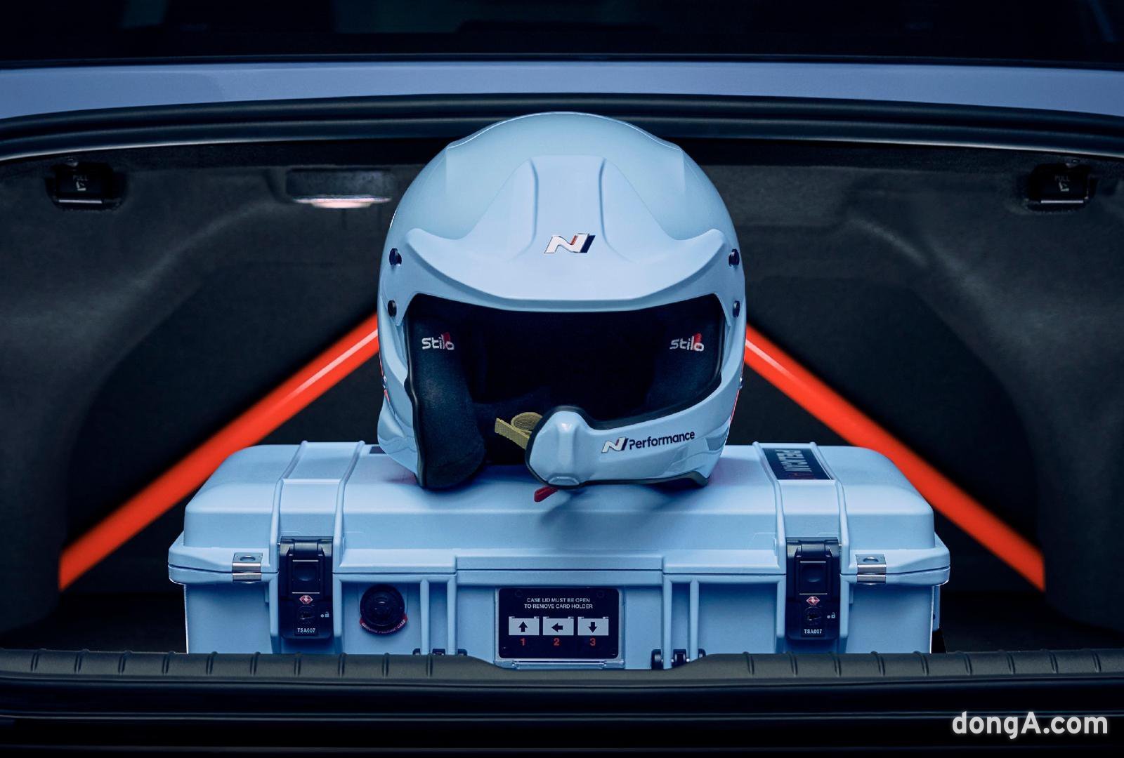 현대차가 현대차 N 브랜드 10주년을 기념해 더현대서울 팝업스토어를 운영한다.