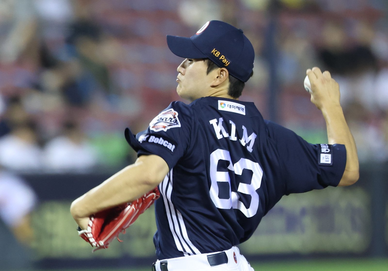 6일 서울 송파구 잠실야구장에서 열린 2025 KBO리그 두산 베어스와 LG 트윈스의 경기, 9회 말 두산 마무리 투수 김택연이 역투하고 있다. 2025.08.06. [서울=뉴시스]