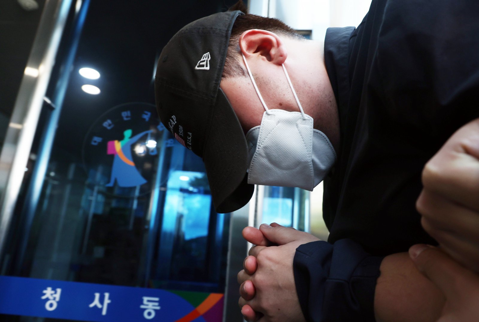 서울 동대문구 소재 다세대주택 주차장 방화 용의자인 30대 남성 A씨가 16일 오후 서울 도봉구 서울북부지방법원에서 열린 영장실질심사에 출석하고 있다. 2025.8.16/뉴스1