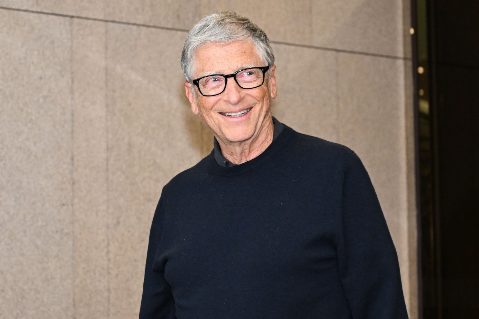 마이크로소프트(MS)의 공동창업자이자 `빌 앤드 멀린다 게이츠 재단` 이사장인 빌 게이츠가 20일 오후 서울 강서구 서울김포비즈니스항공센터를 통해 입국하고 있다. (공동취재) 2025.8.20/뉴스1