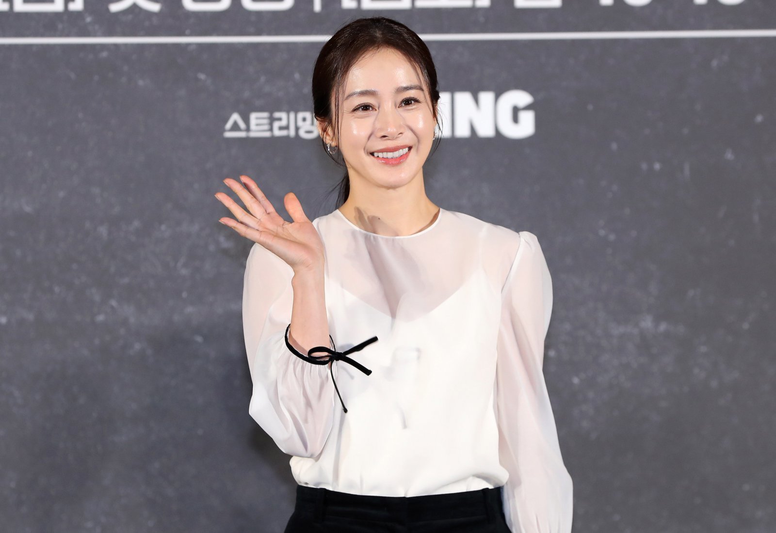 배우 김태희가 21일 오전 서울 용산구 CGV아이파크몰점에서 열린 아마존 프라임 비디오 시리즈 ‘버터플라이’ 제작발표회에서 포즈를 취하고 있다. 2025.08.21.[서울=뉴시스]