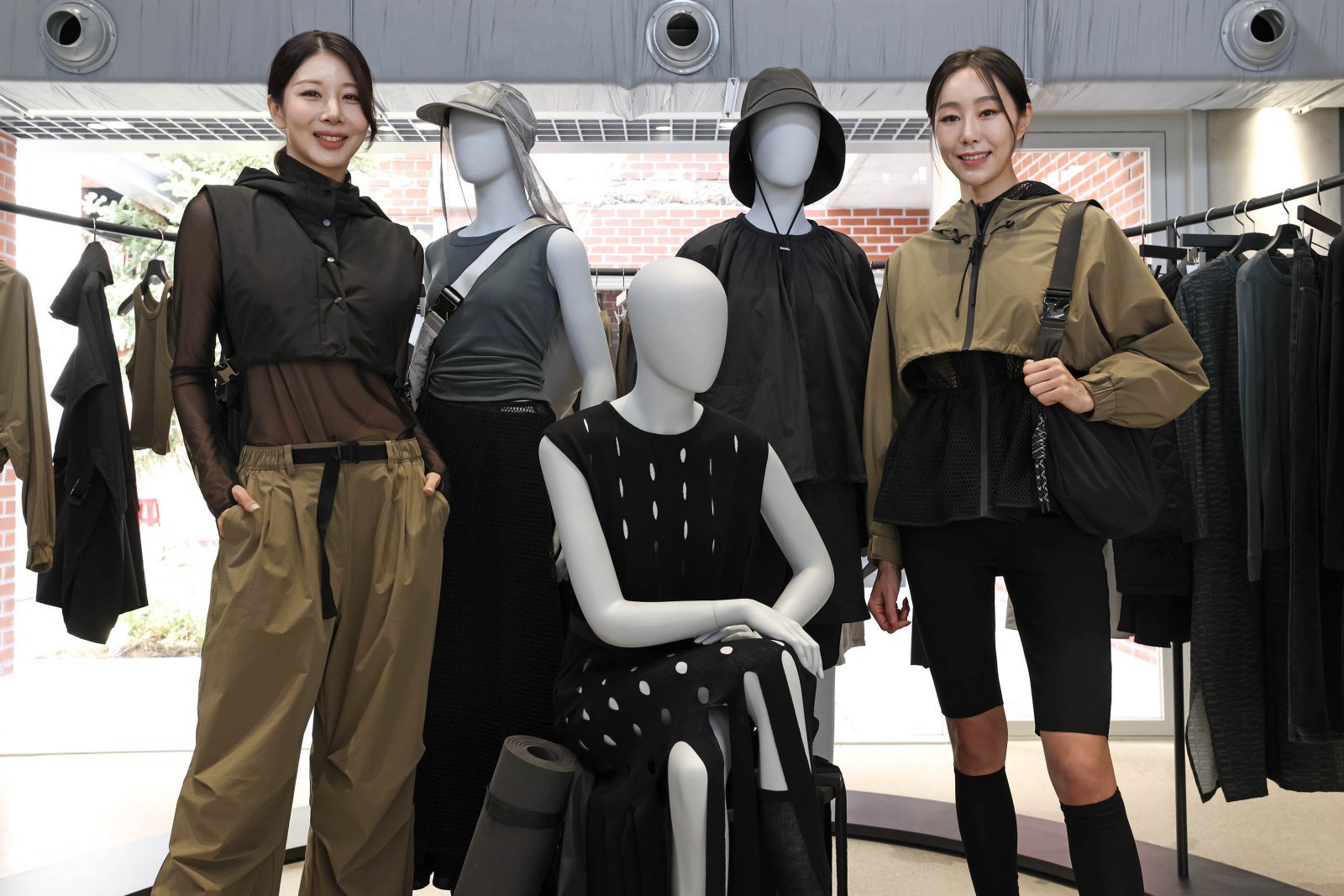 여성복 브랜드 ‘자아(JAAH)’. 신세계인터내셔날