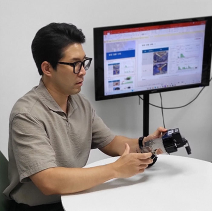 마이피드 플랫폼의 사료빈 관리 시스템을 소개하는 고병수 대표 / 출처=에임비랩