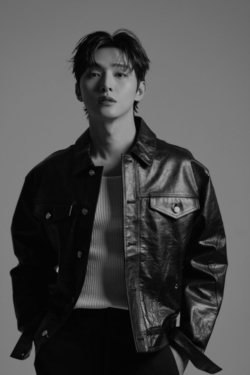 윤지성. 빌리언스 제공