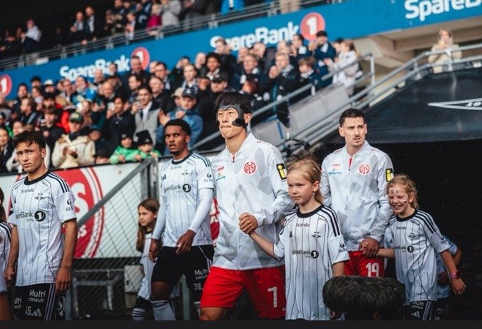 마스크를 쓰고 유로파콘퍼런스리그 플레이오프에 출전한 이재성. 이재성 블로그 제공