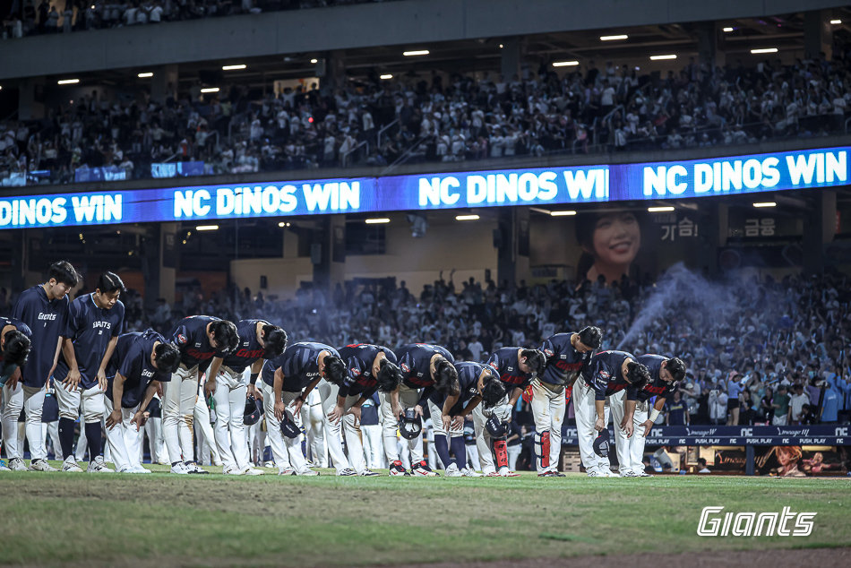 롯데 자이언츠가 22일 열린 KBO리그 창원 NC 다이노스전에서 6-7로 졌고, 11연패 수렁에 빠졌다. (롯데 자이언츠 제공)