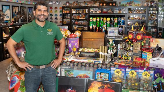 젤다 굿즈를 가장 많이 수집한 콘스탄틴 애덤스. 출처 = 기네스 공식 홈페이지