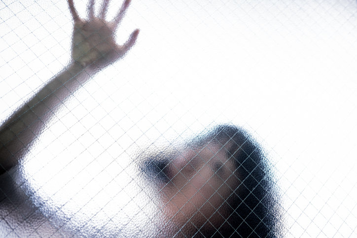 연애 초기부터 집착·강요·폭력적 성향을 보이는 상대는 데이트폭력의 전조일 수 있다. 전문가들은 위험 신호를 초기에 파악하고, 필요 시 교제를 중단할 것을 권고했다. (사진=게티이미지)