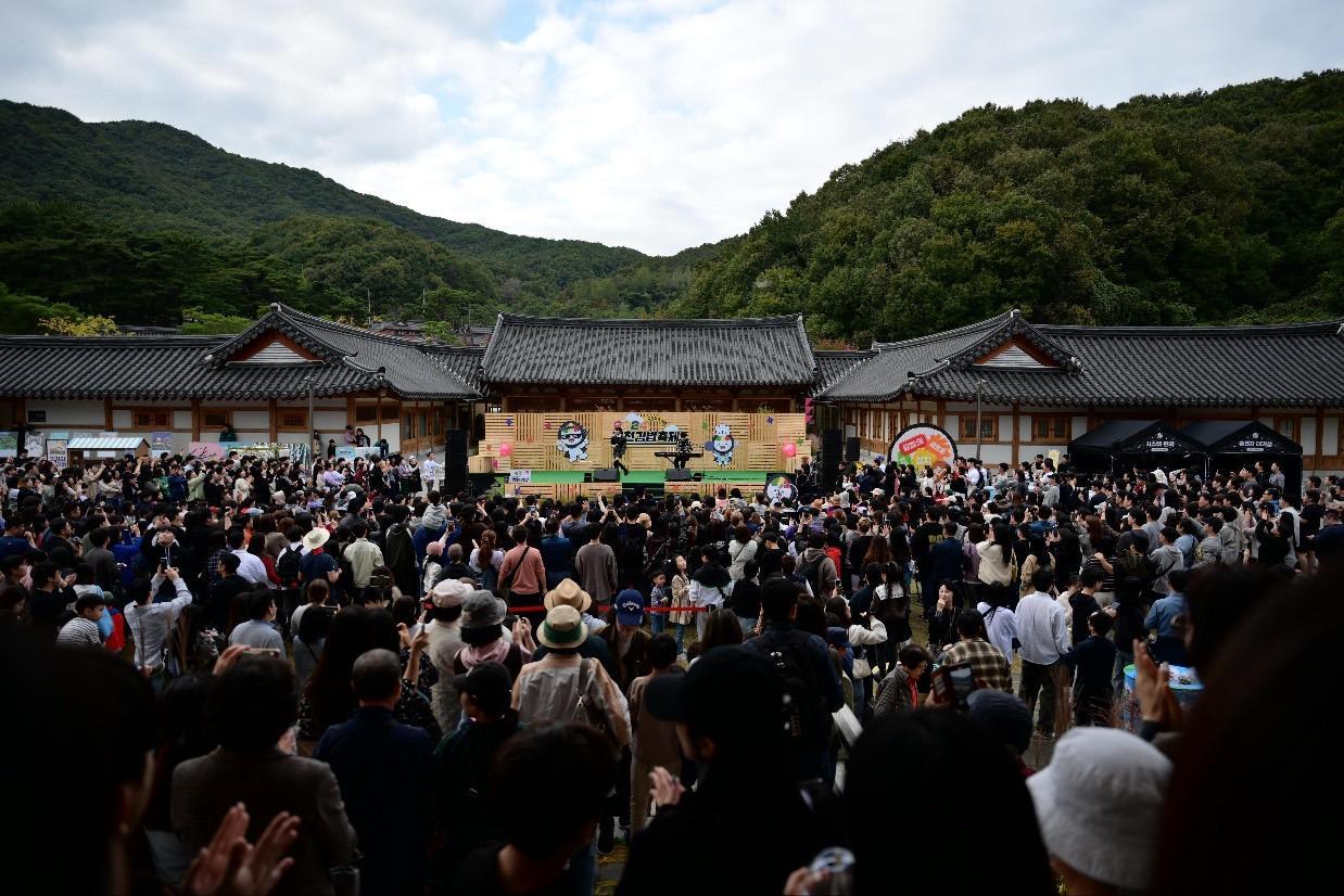 지난해 김천김밥축제에 몰려든 인파. 김천시 제공