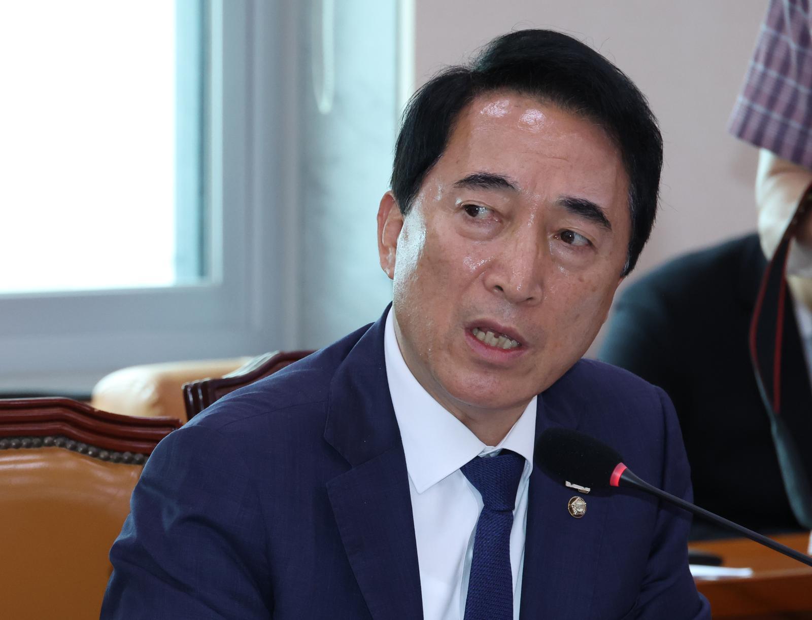 박수현 더불어민주당 의원이 29일 서울 여의도 국회 문화체육관광위원회에서 열린 최휘영 문화체육관광부 장관 후보자 인사청문회에서 의원질의를 하고 있다. 2025.07.29. 뉴시스