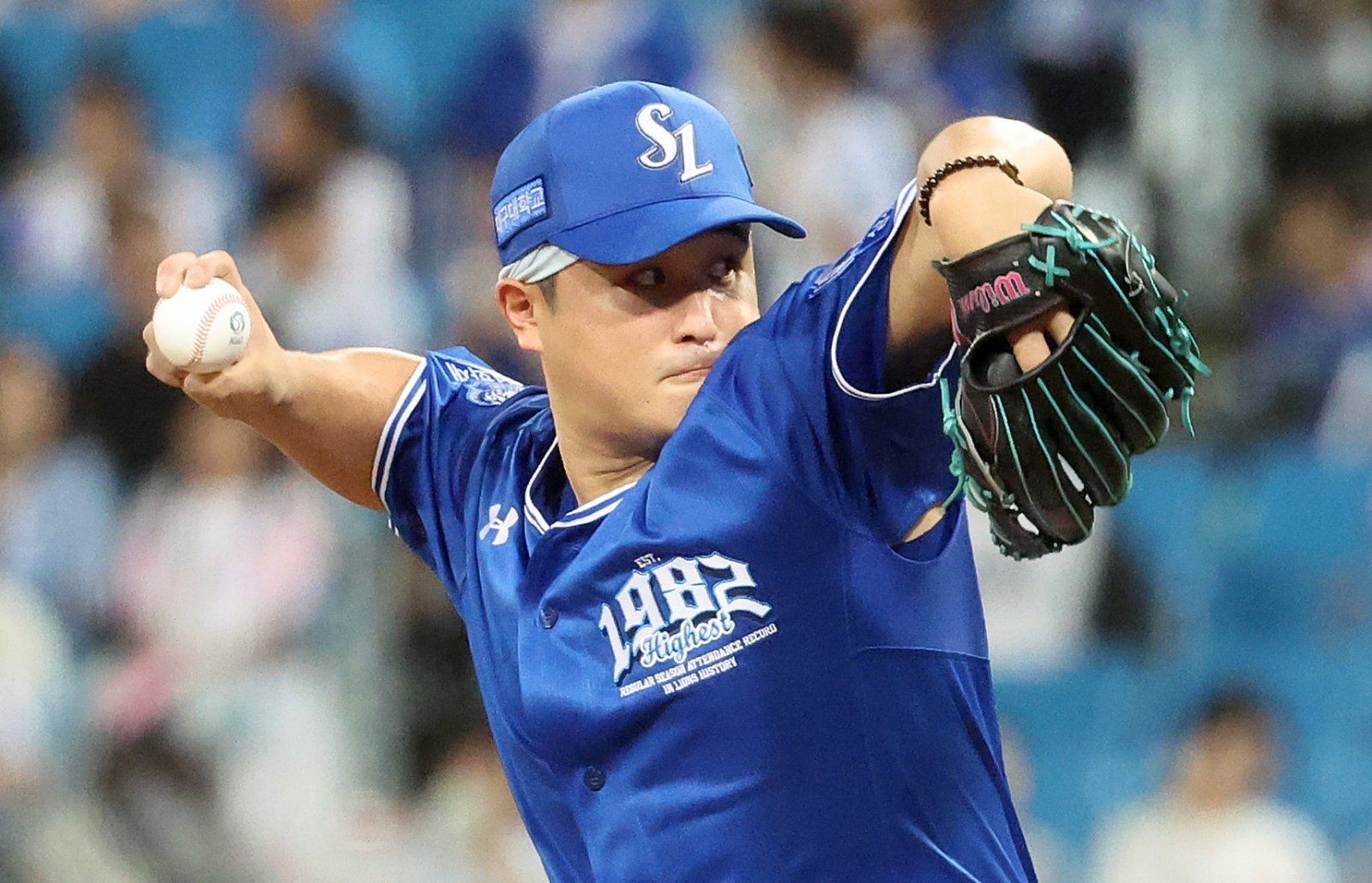 25일 대구 수성구 삼성라이온즈파크에서 열린 2025 신한 SOL 뱅크 KBO리그 키움 히어로즈와 삼성 라이온즈의 경기, 1회초 삼성 선발투수 최원태가 공을 던지고 있다. 2025.09.25 뉴시스