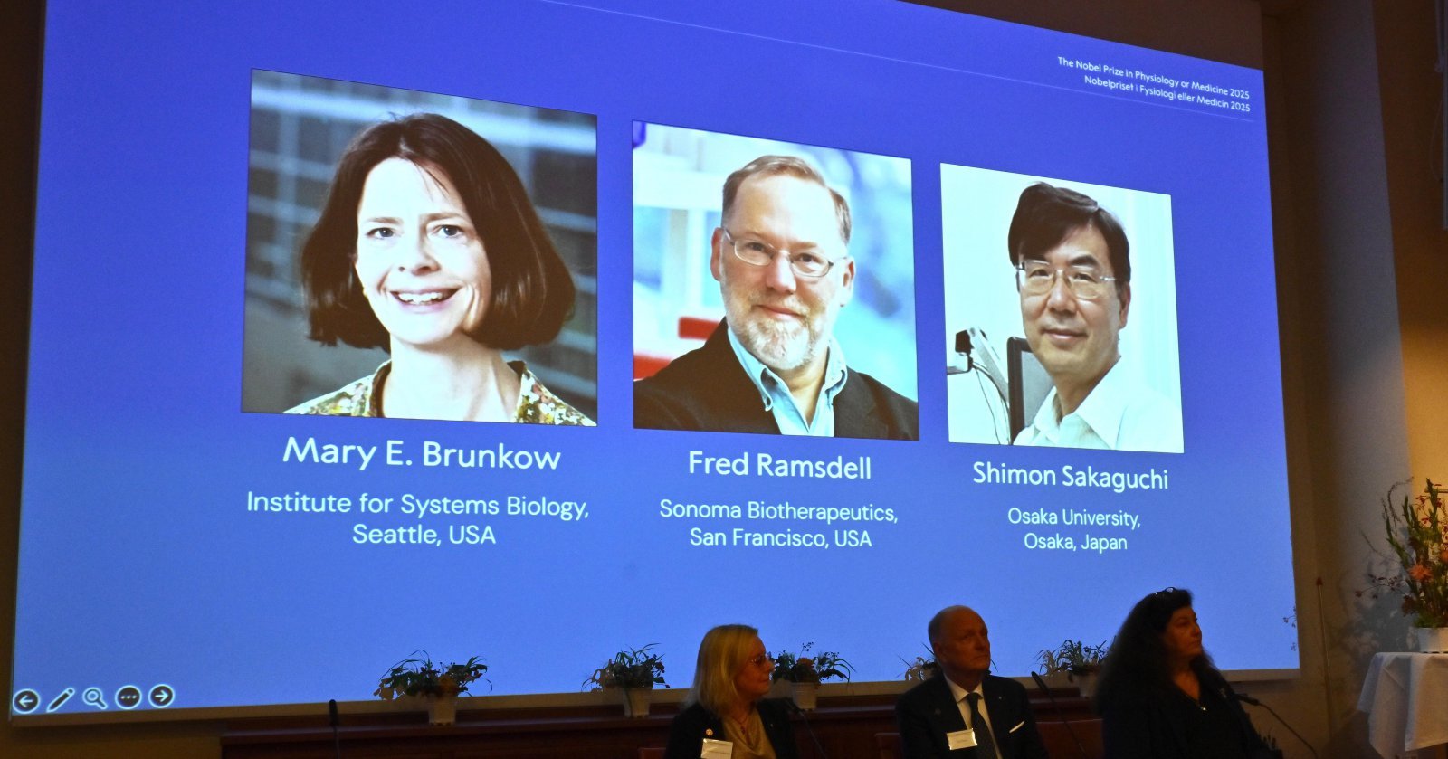 생리의학상
6일 노벨 생리의학상 수상자로 메리 브렁코 미국 시애틀 시스템생물학연구소 수석 프로그램 매니저(왼쪽부터), 프레드 램즈델 미국 소노마 바이오테라퓨틱스 과학 고문, 사카구치 시몬 일본 오사카대 석좌교수가 선정됐다. AP 뉴시스