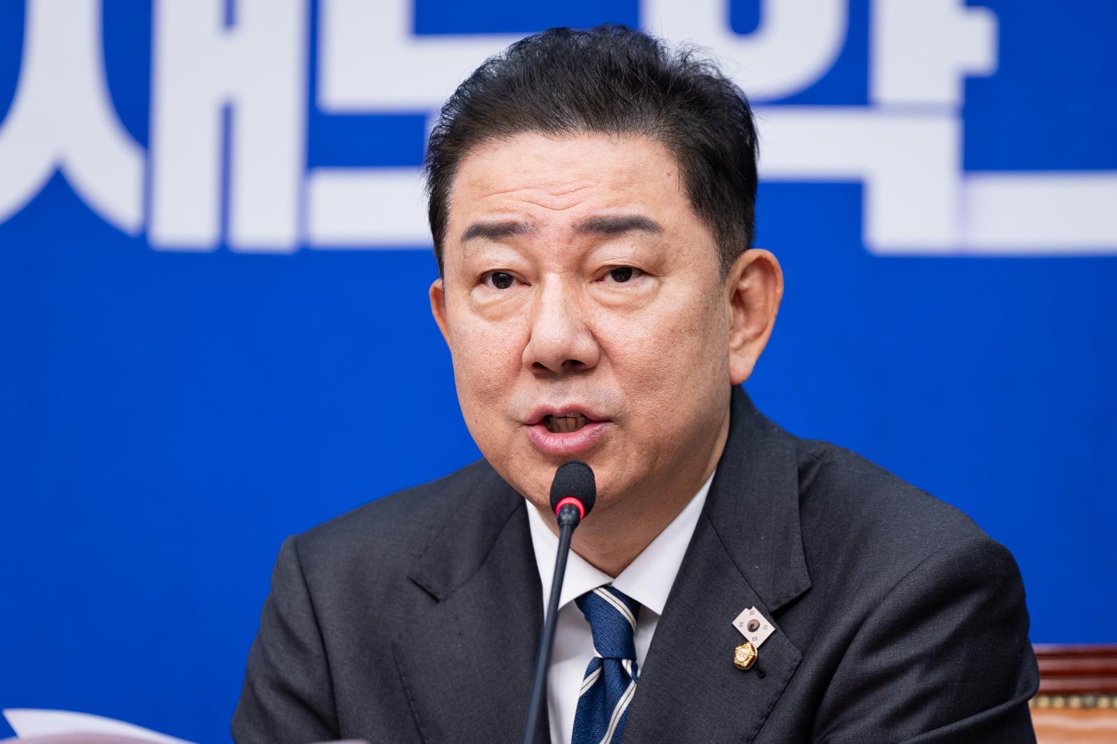 김병기 더불어민주당 원내대표가 2일 서울 여의도 국회에서 열린 최고위원회의에서 모두 발언을 하고 있다. 2025.10.02 뉴스1