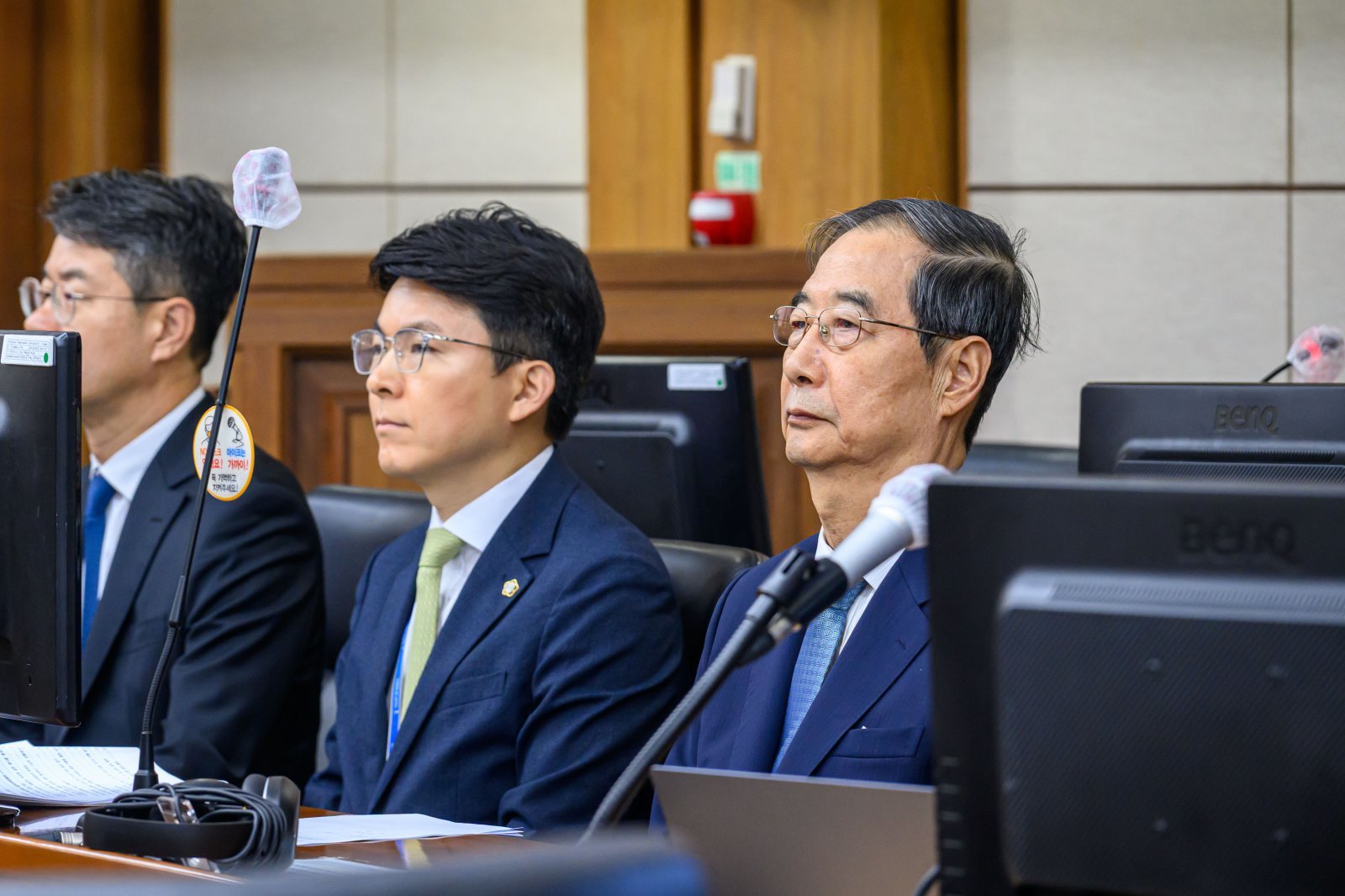 내란 우두머리 방조 혐의를 받는 한덕수 전 국무총리가 30일 오전 서울 서초동 중앙지법에서 열린 첫 재판에 출석하고 있다. 2025.09.30 뉴시스