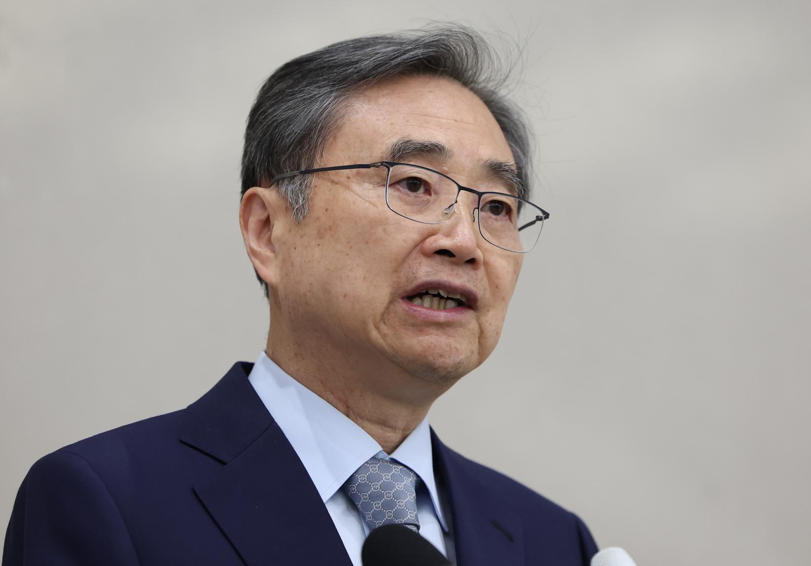 미국 이민당국의 불법체류 단속으로 구금된 한국인 근로자 300여명의 석방절차를 마무리 짓기 위해 미국을 방문했던 조현 외교부 장관이 12일 인천국제공항을 통해 귀국해 취재진의 질문에 답변하고 있다. 2025.09.12. 뉴시스