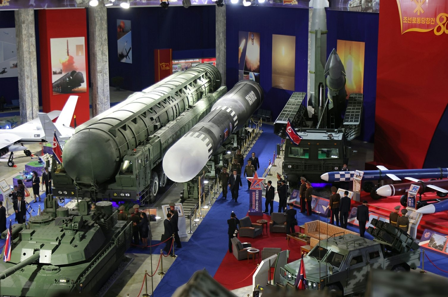 “무장장비전시회 ‘국방발전-2025’ 사진 (평양 노동신문=뉴스1)