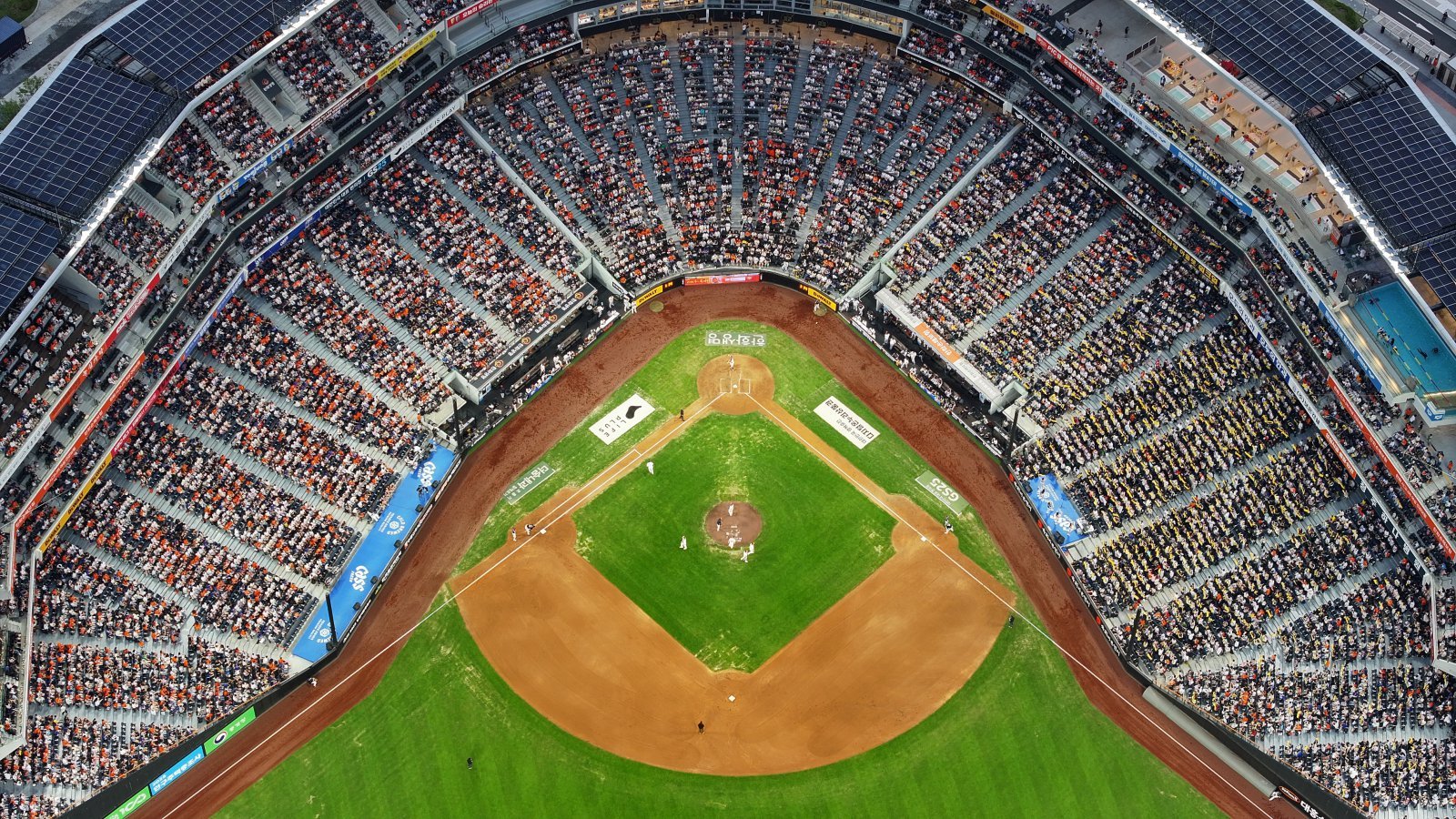 기사 내용과 무관한 사진. 27일 대전 한화생명 볼파크에서 열린 프로야구 ‘2025 신한 SOL뱅크 KBO 리그’ LG 트윈스와 한화 이글스의 경기를 찾은 수많은 야구팬들이 응원을 펼치고 있다. 2025.9.27 뉴스1