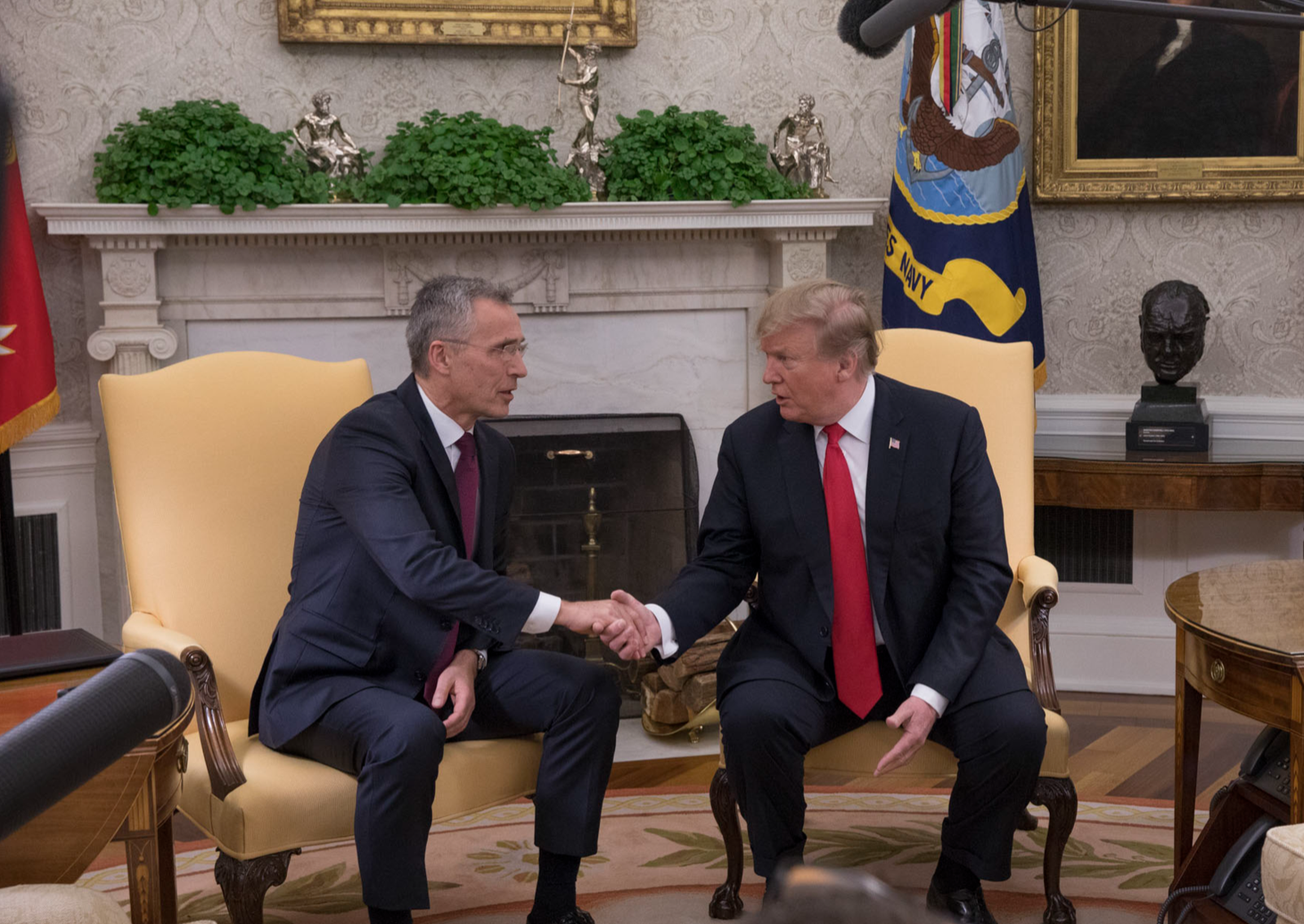 2019년 4월 백악관에서 만난 스톨텐베르그(왼쪽)와 트럼프. 사진 출처 나토 홈페이지