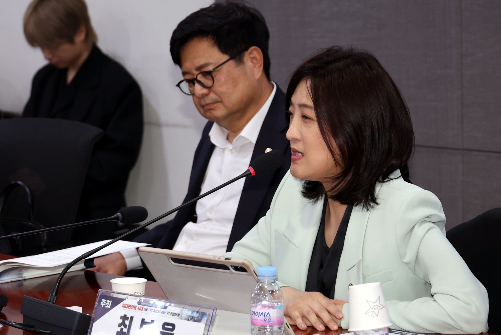 최보윤 국민의힘 의원이 21일 오후 서울 여의도 국회 의원회관 간담회의실에서 열린 비대면진료 법제화를 위한 정책토론회에서 발언을 하고 있다. 2025.04.21 뉴시스