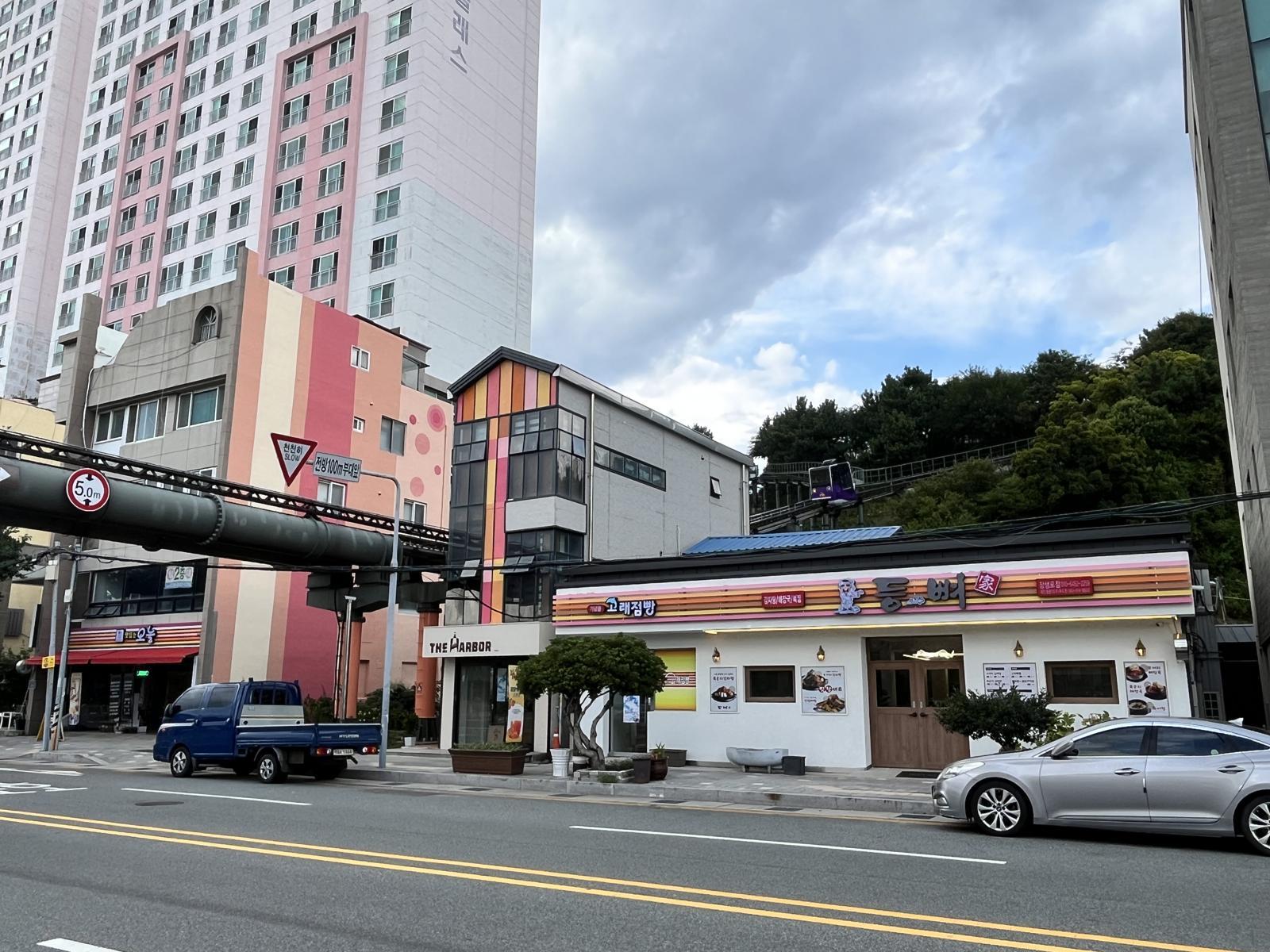 울산 남구는 10일 장생포 일원에서 ‘장생포 색채마을 경관개선사업’을 완료했다. (울산 남구 제공)