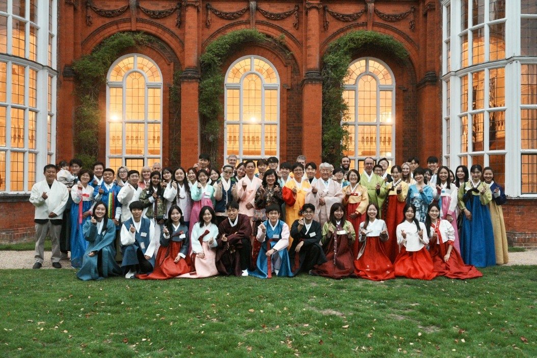케임브리지대 ‘한국의 날’ 단체사진. 주영한국문화원