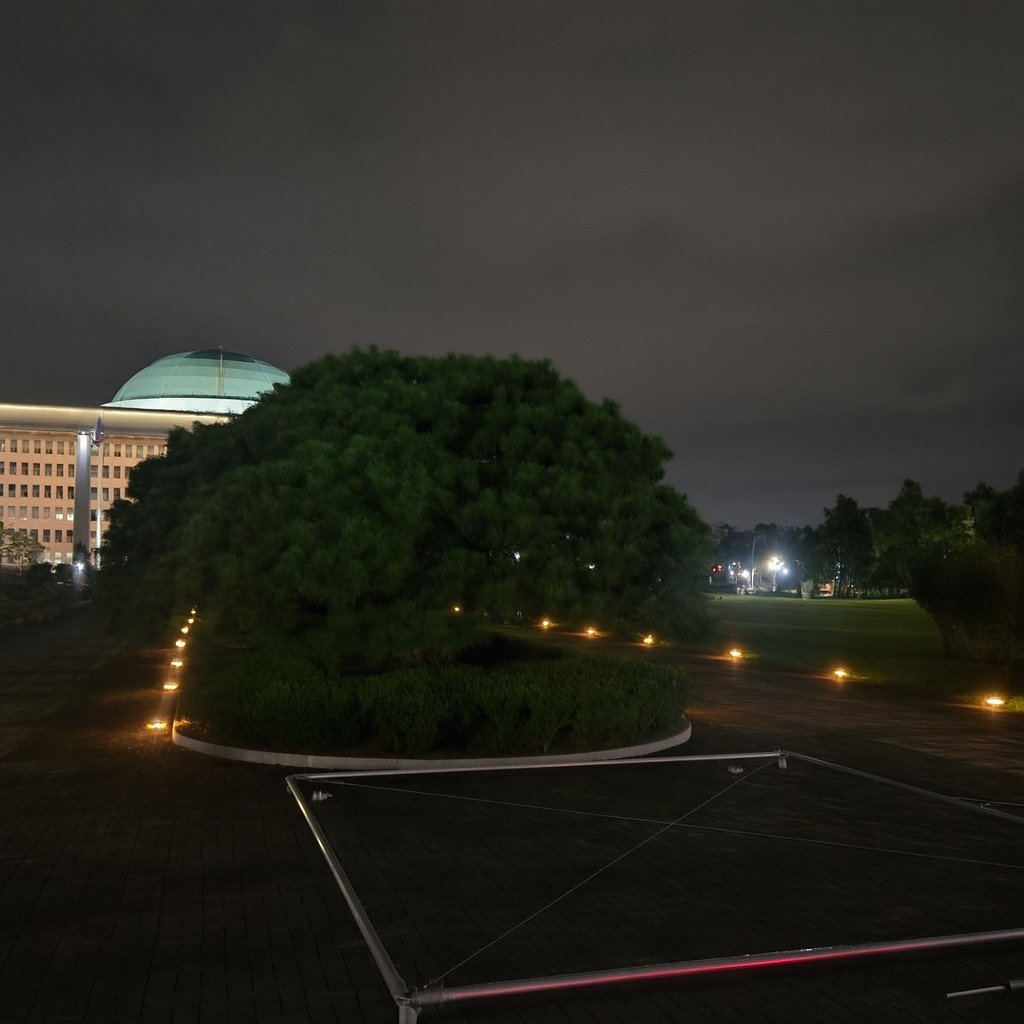 국민의힘이 분향소 설치를 위해 설치하다 중단된 분향소 구조물. 2025.10.12/뉴스1