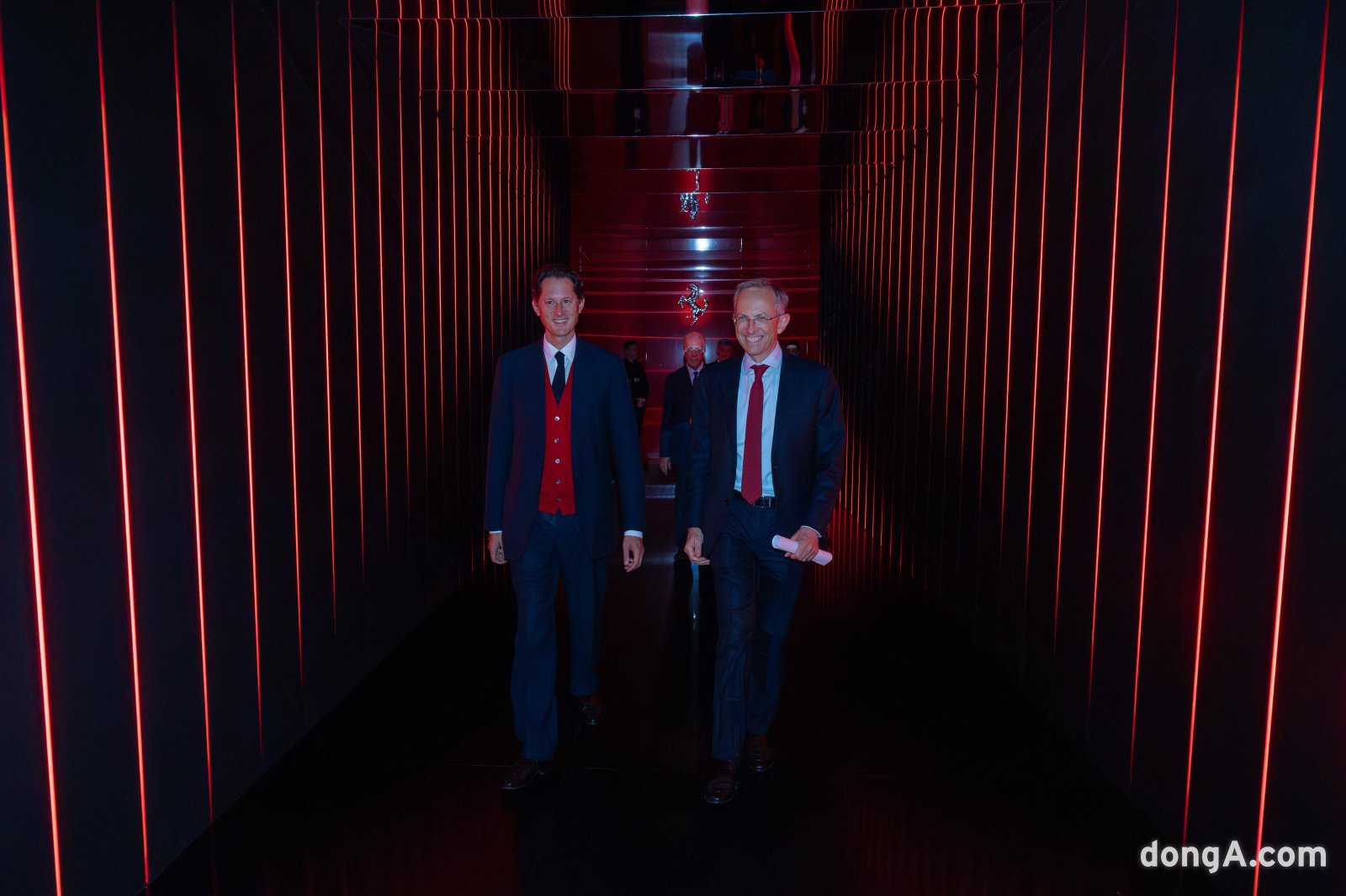 (왼쪽부터)존 엘칸 페라리 회장과 베네데토 비냐 페라리 CEO.