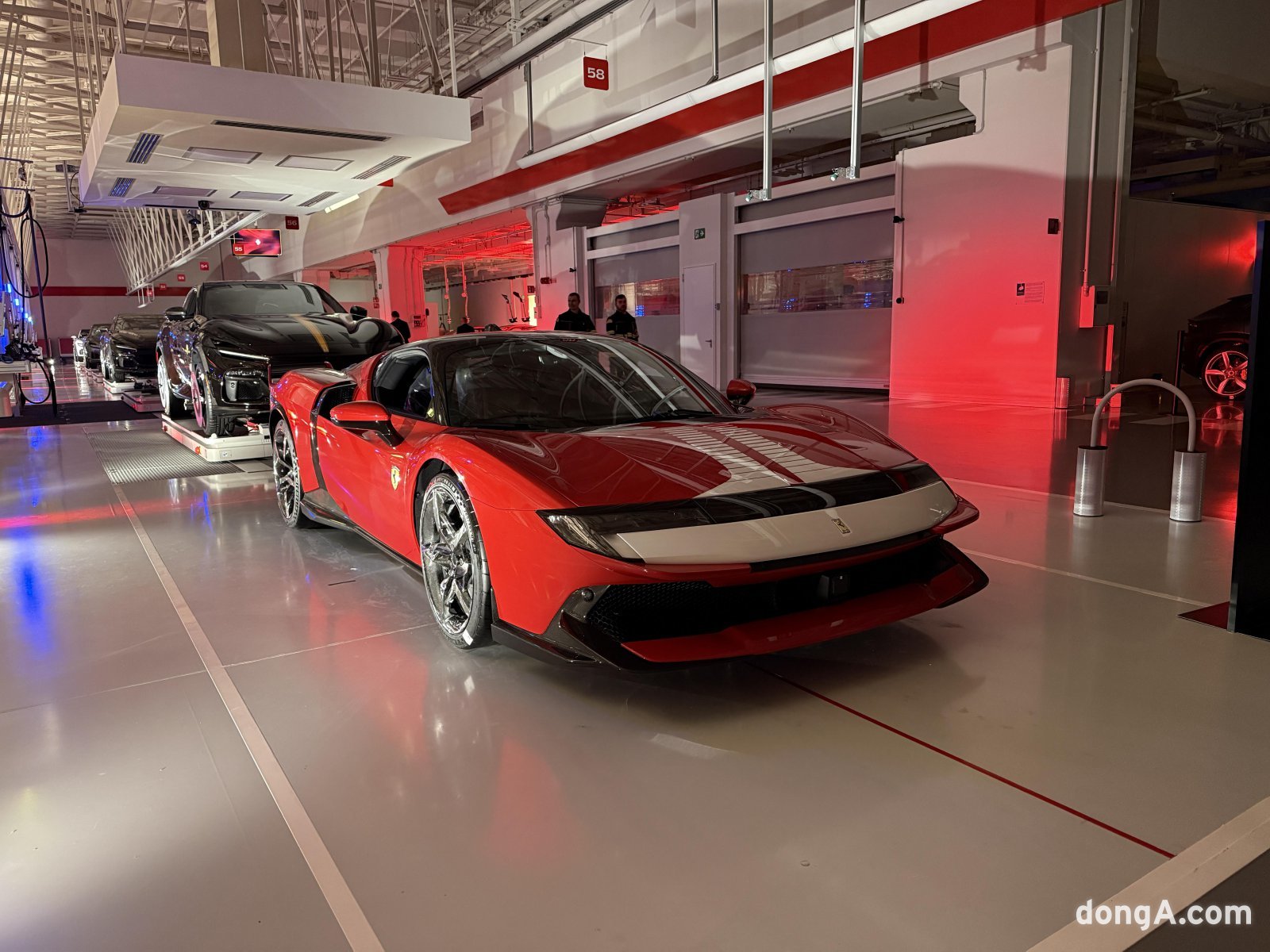 페라리 핵심 차량 제작기지 E빌딩 내부.
