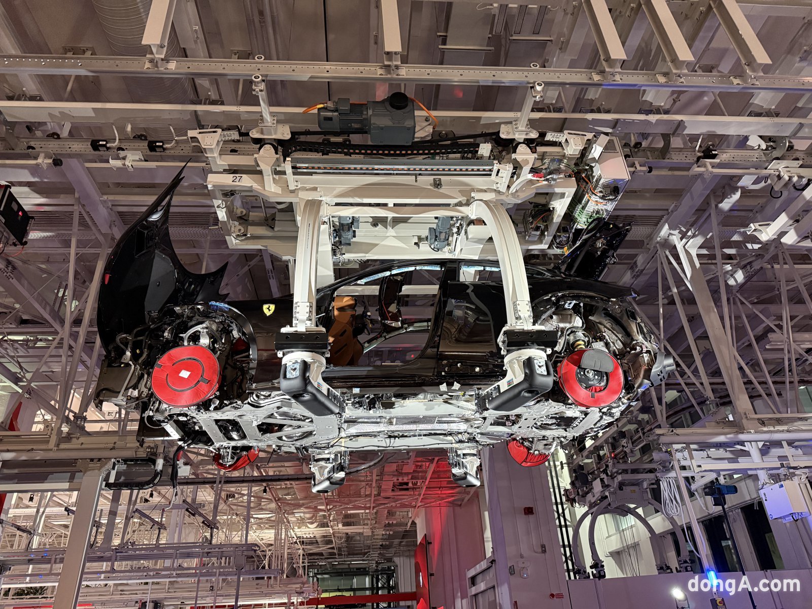 페라리 핵심 차량 제작기지 E빌딩 내부.