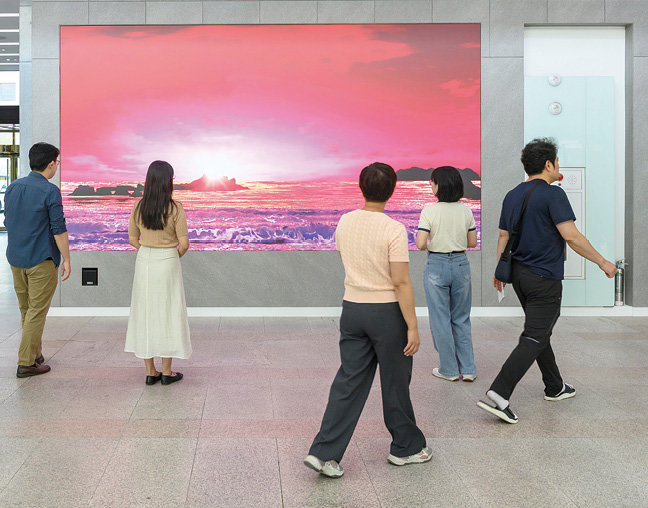 미디어월이 설치된 양천구청 1층 로비. 양천구 제공