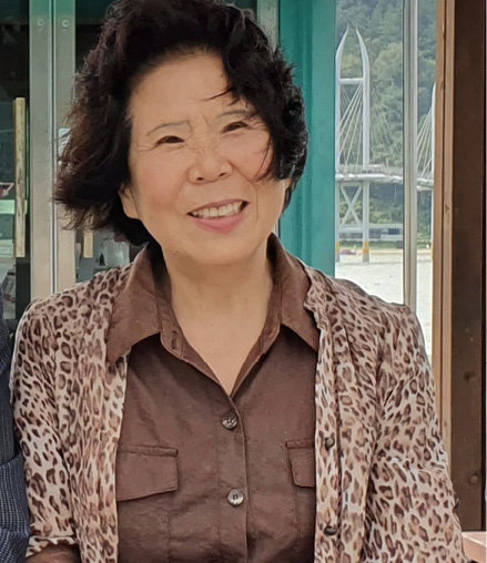 제6회 현구문학상 수상자로 선정된 박현덕 시인(위)과 김옥애 동화작가. 시문학파기념관 제공