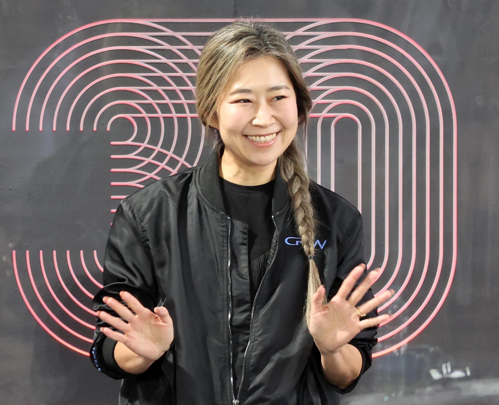 매기 강(Maggie Kang) 감독이 21일 부산 해운대구 영화의전당 BIFF 야외무대에서 제30회 부산국제영화제 영화 ‘케이팝 데몬 헌터스’ 오픈토크를 하고 있다. 2025.09.21. [부산=뉴시스]