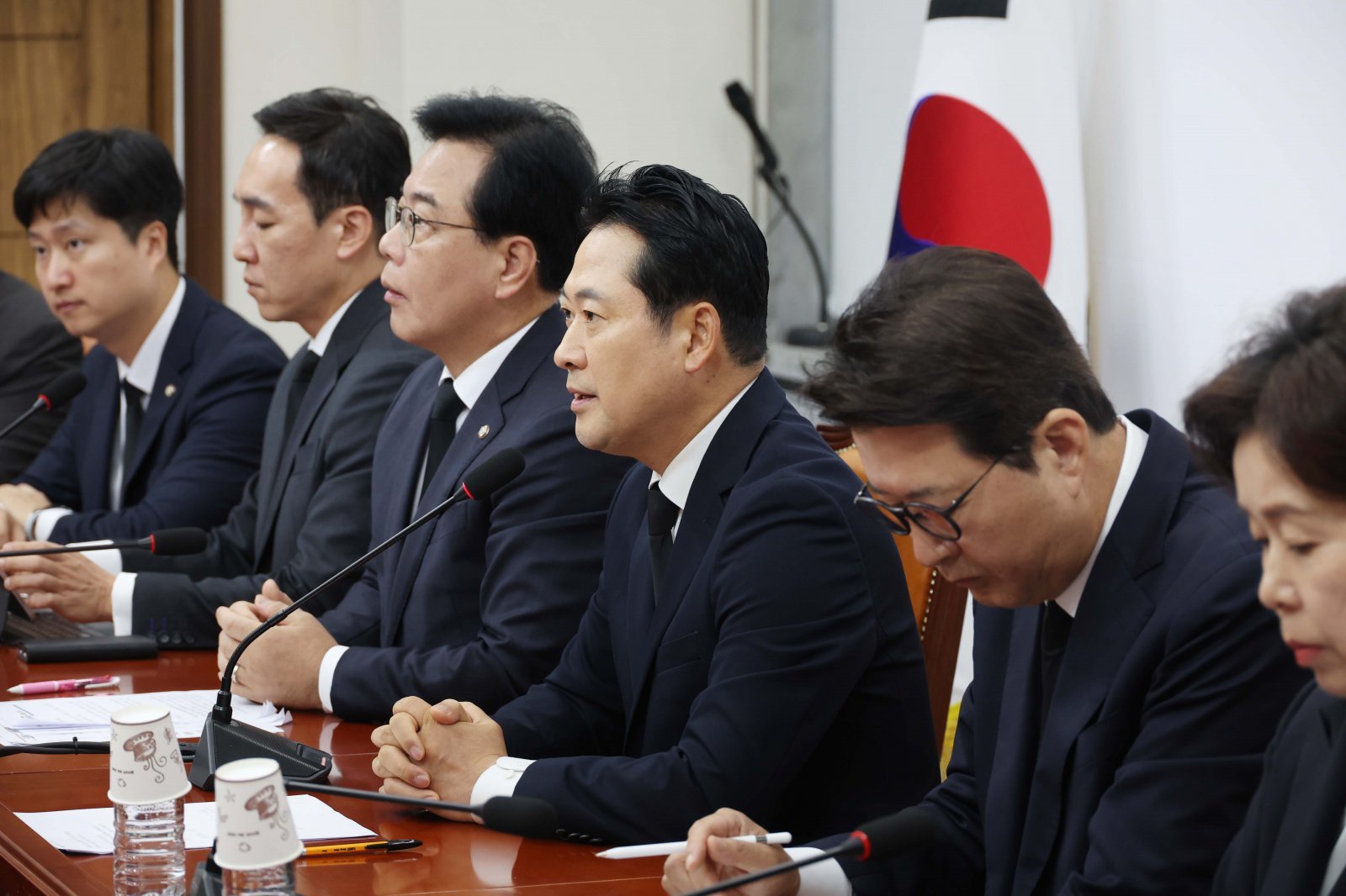 [서울=뉴시스] 조성봉 기자 = 장동혁 국민의힘 대표가 13일 오전 서울 여의도 국회에서 열린 최고위원회의에서 발언을 하고 있다. 2025.10.13 뉴시스