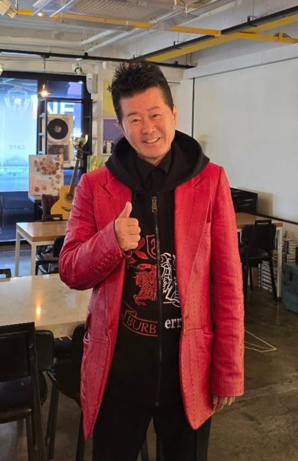 가수 태진아가 43억 원에 매입한 이태원동 건물을 350억 원에 매물로 내놨다. 아내의 병간호와 수입 감소가 매각 배경으로 전해졌다. ⓒ뉴시스