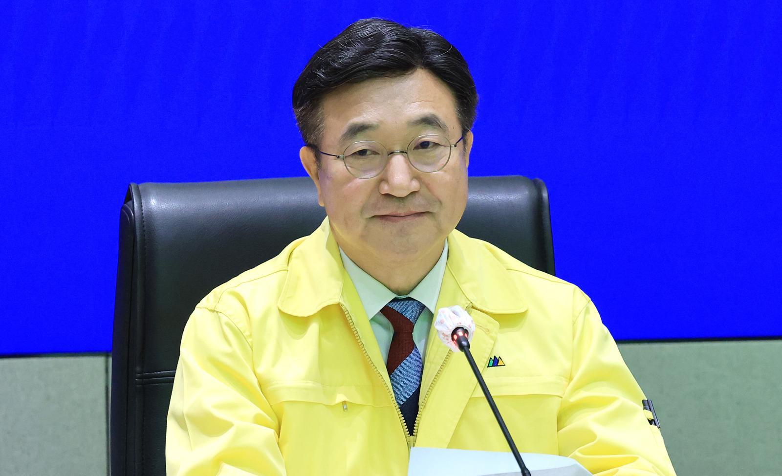 윤호중 행정안전부 장관이 13일 오전 서울 종로구 정부서울청사에서 열린 국가정보자원관리원 행정정보시스템 화재 관련 중앙재난안전대책본부 제11차 회의에서 모두발언을 하고 있다. 2025.10.13/뉴스1