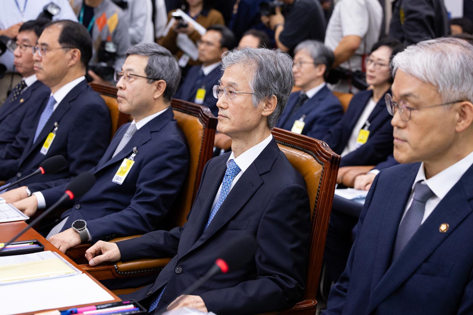 조희대 대법원장이 13일 서울 여의도 국회에서 열린 법제사법위원회의 대법원 등에 대한 국정감사에 출석해 자리하고 있다. 2025.10.13/뉴스1